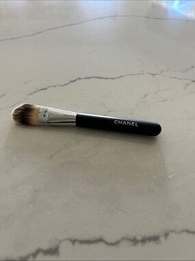 Chanel #6 Foundation Brush